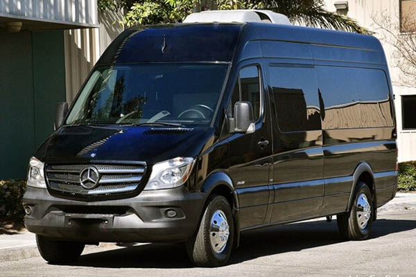 Milwaukee, WI, Sprinter van rental